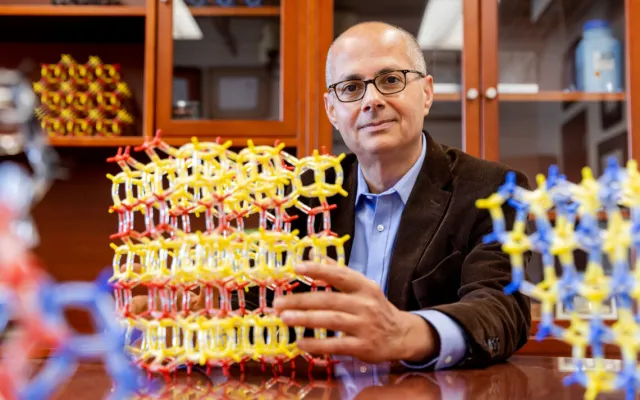 Illinois alumnus Omar Yaghi